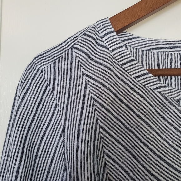J. Jill Love Linen Striped Top – Size M – Blue / White  - Picture 3 of 6
